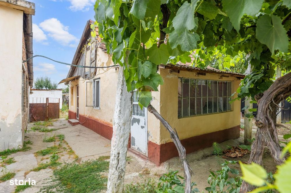 Casă de vânzare în zona Gai cu teren de 1.480 mp