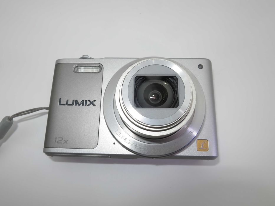 Panasonic Lumix DMC SZ10 ултра компактен цифров фотоапарат със селфи флип екран, дигитална камера с Leica оптика, като нова, работи отлично