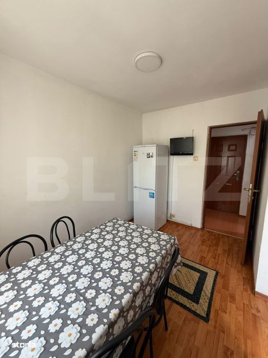 Apartament 3 camere, decomandat, Zona 9 Mai, Et 2