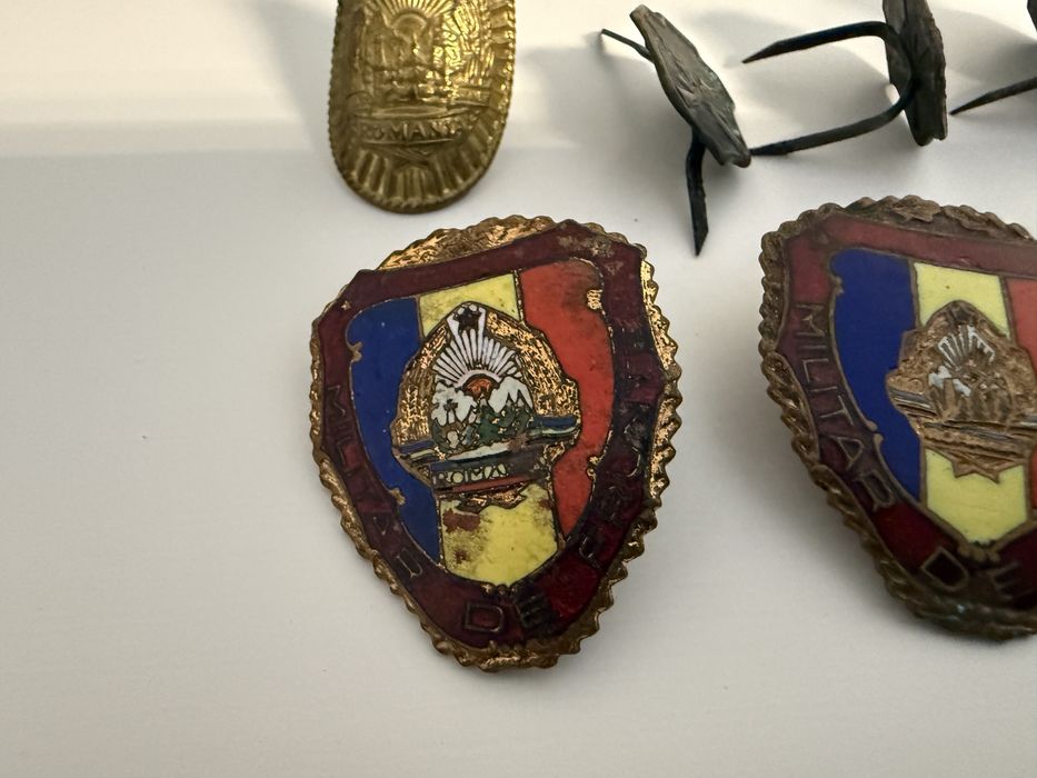 Diferite insigne militare