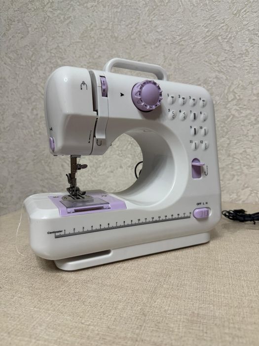 Продаю НОВУЮ швейную машинку