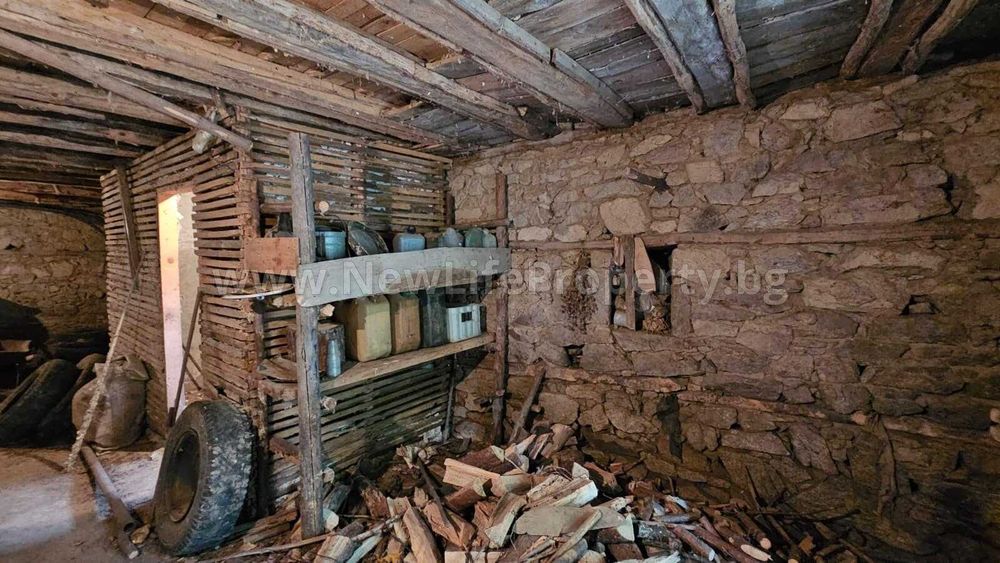 Къща в гората в с. Стърница, обл. Смолян