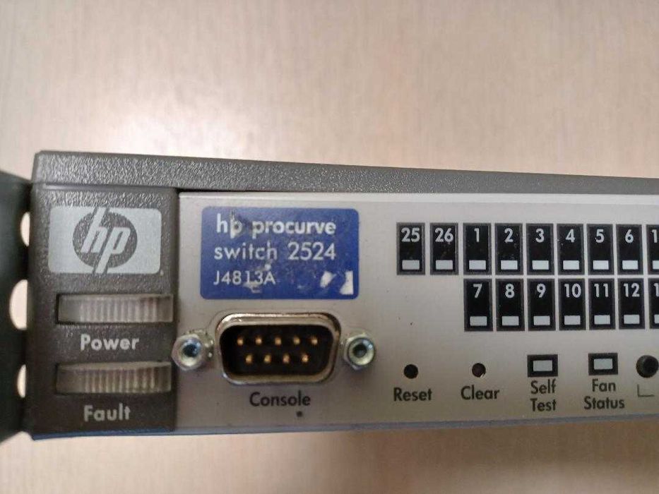 Switch HP Procurve 2524 J4813A 24 porturi 10/100 Rack