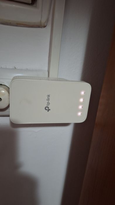 Vând Range extender tp link