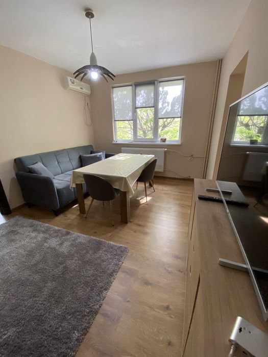 Дава се под наем Четиристаен апартамент в Плевен, Идеален център - 85 кв.м за 535.5 € - Снимка #2