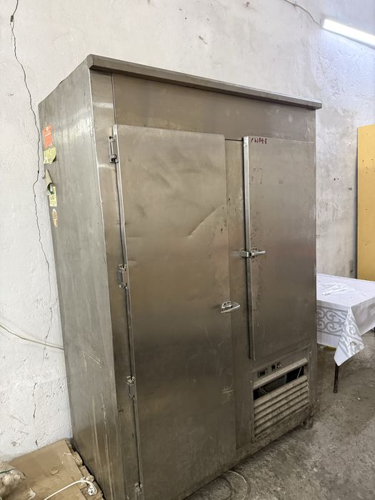 Холодильник большой продам