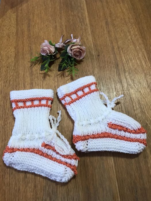 Бебешки ръчно плетени терлички