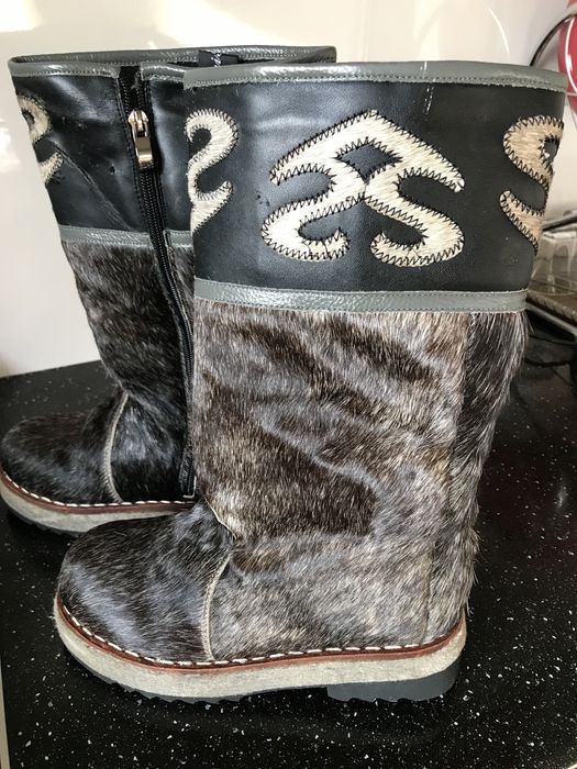 Продаётся угги, унты, сапоги