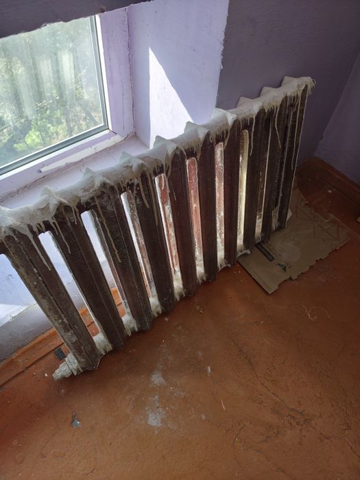 Продам чугунную батарею б/у