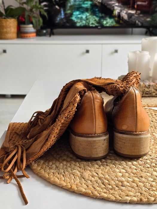 Cizme dama cu perforatii decorative - Piele naturala