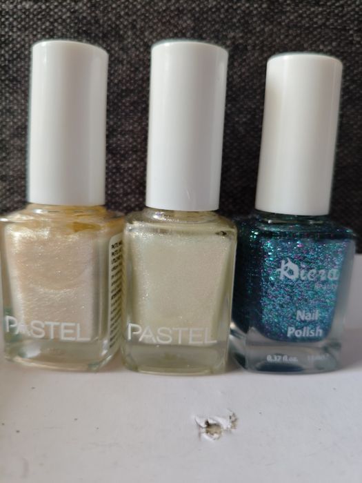 Vând lot oja pentru unghii