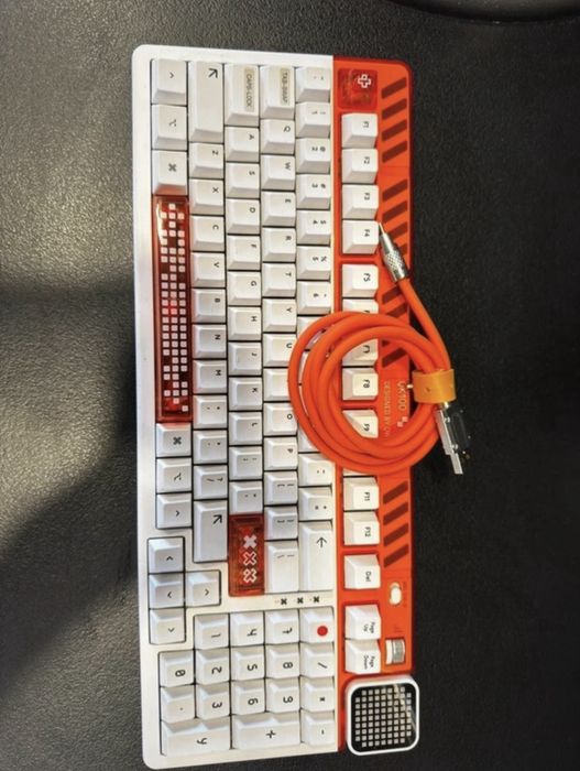 QwertyKey Apex 100 Wireless VIA