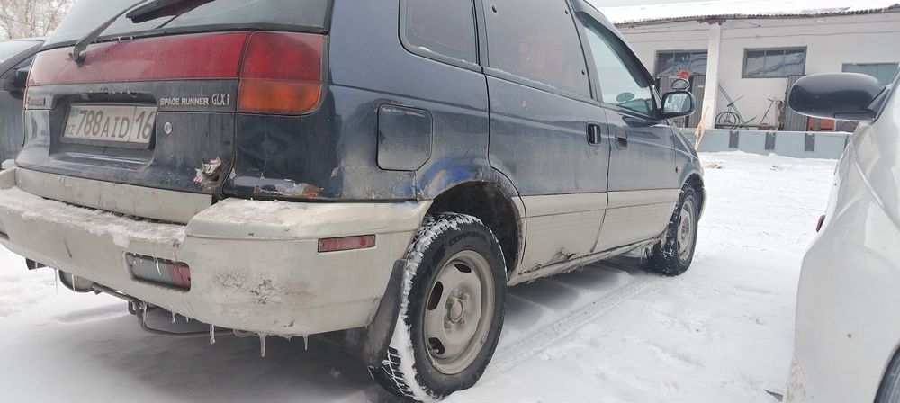 Митсубиси спейс ранер