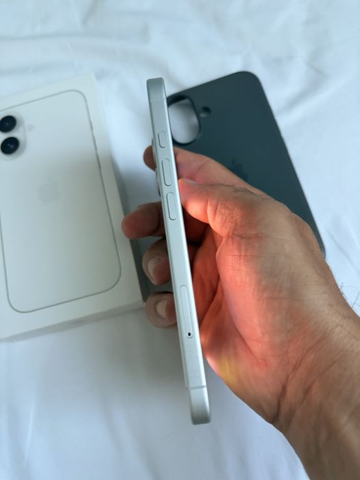 Iphone 16 128 GB неразличим от нов с гаранция 36 месеца към Yettel