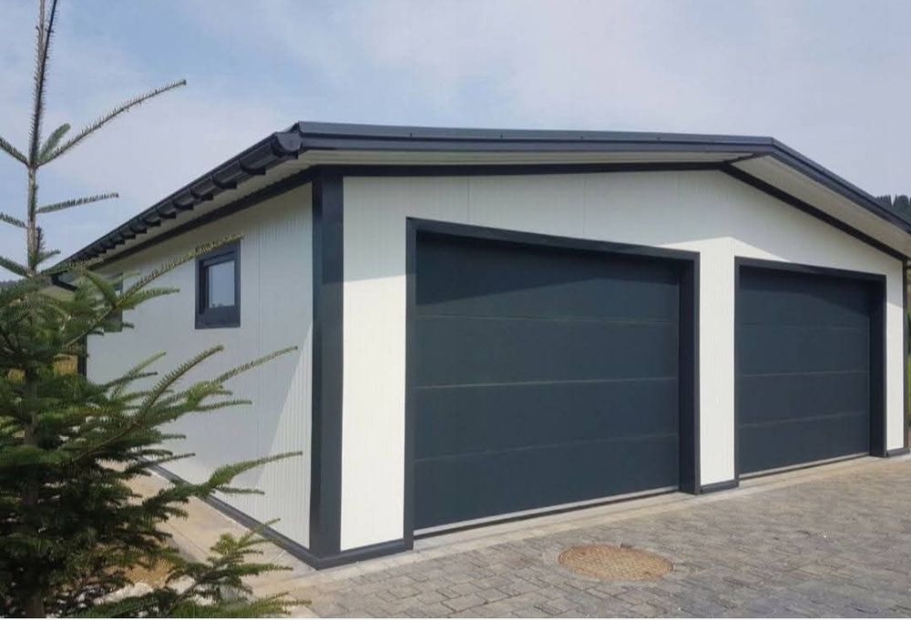 Vând garaj auto pe structura metalica învelit cu panouri Sandwich