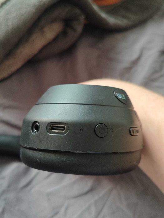 Продам срочно наушники.