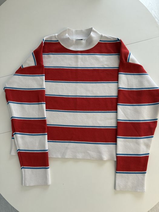 Лек половер на марката Mango