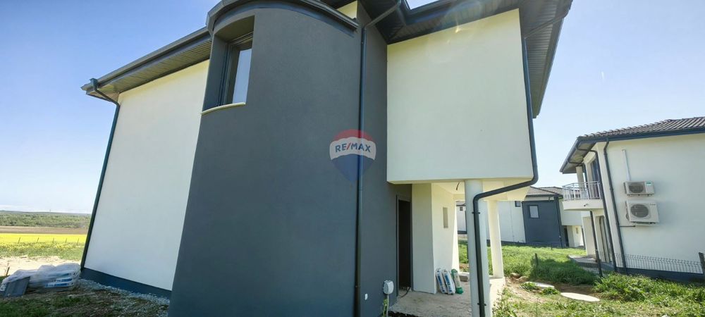 Фамилна двуетажна къща за продажба, с.Кичево, обл.Варна, ЙГ