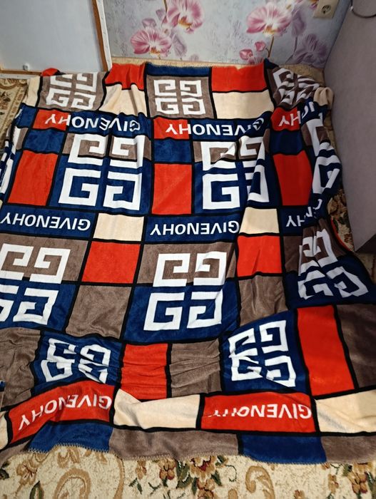 Одеяло зимнее и  пледы б/у