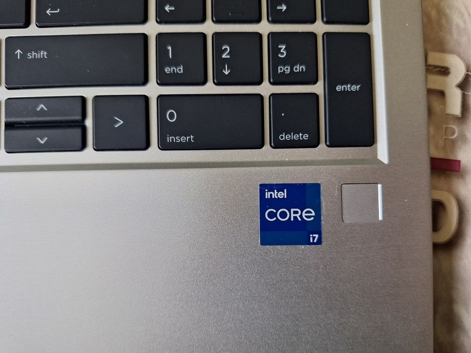 Vând laptop HP  Intel Core I7