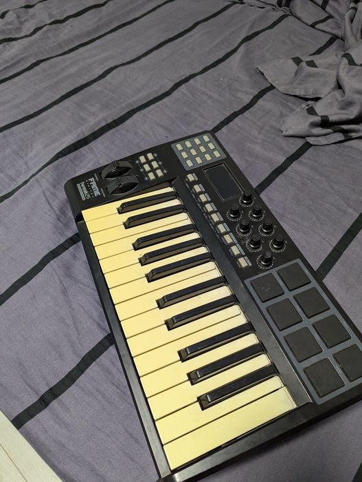 MIDI клавиатура fame
