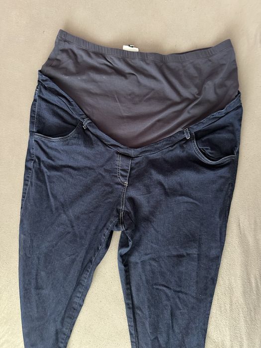 Вталени еластични дънки за бременни