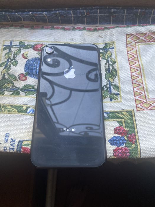 iphone XR 64 gb.