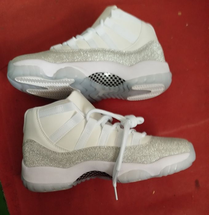 Кроссовки   новые 39р