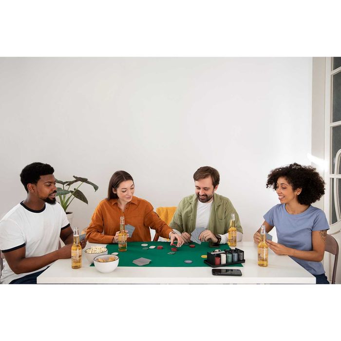 Комплект за покер Texas Hold'em, 200 чипа, подложка за игрална маса