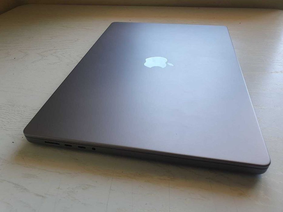 MacBook Pro 16",  M1 Pro chip,   16/512 GB