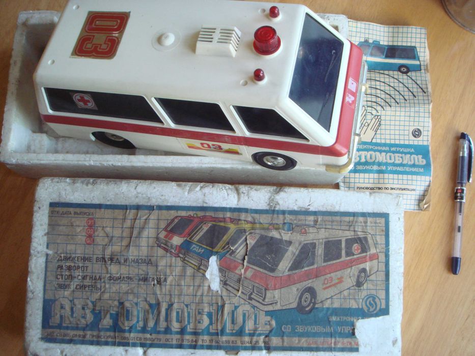 Электронная Коллекционная Машина Игрушка со звуковым Управление 1984г.