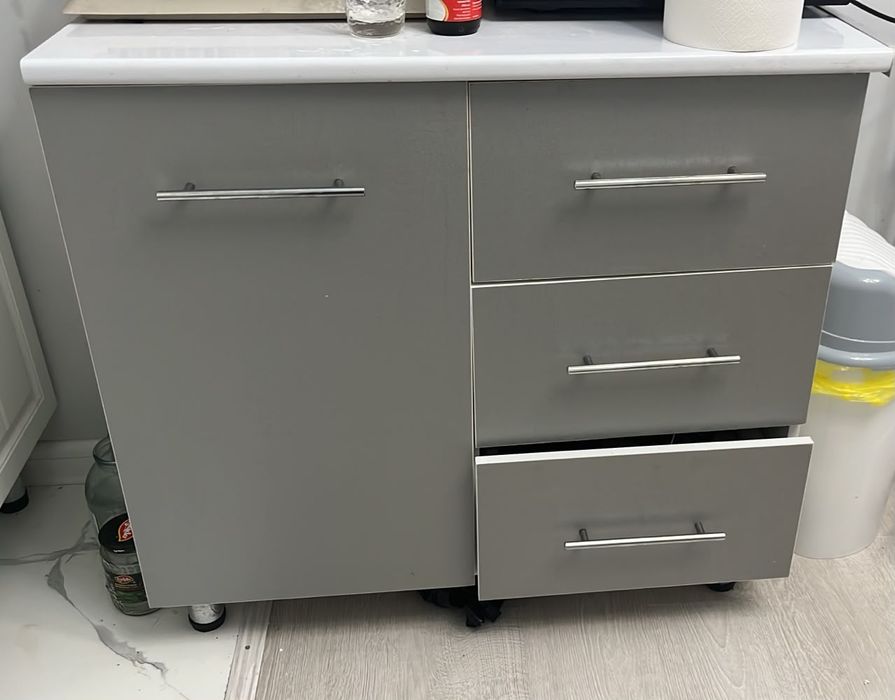 Кухонный шкаф отличном состояние