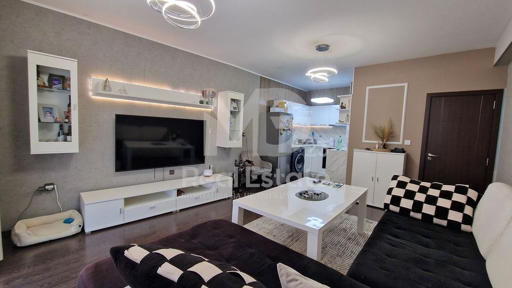 Продава се Тристаен апартамент в Пловдив, Кючук Париж - 85 кв.м за 1230 €/кв.м - Снимка #1