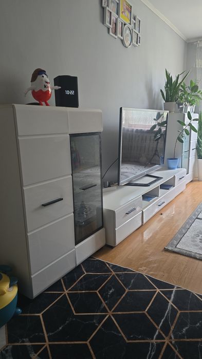 Подставка для телевизора и 2 шкафа
