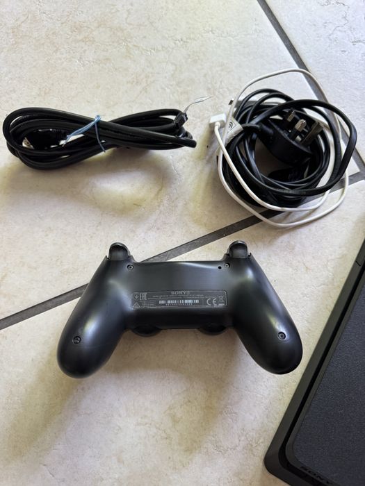 Playstation 4 ps4 de 500gb si 5 jocuri