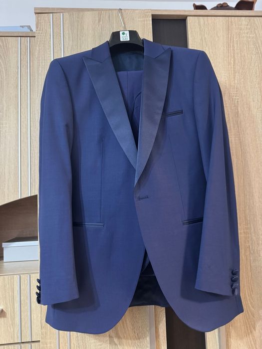 Vand 2 costume barbati