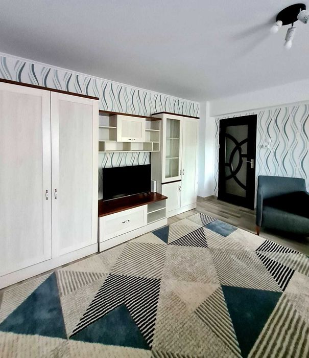 Garsonieră modernă de închiriat – Roman, str. Mihail Kogălniceanu