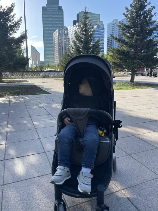 Продам компактную коляску
