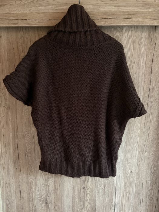 Подарявам дамски пуловер на марката BENETTON размер S/M