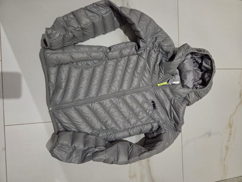 Дамско яке ветровка