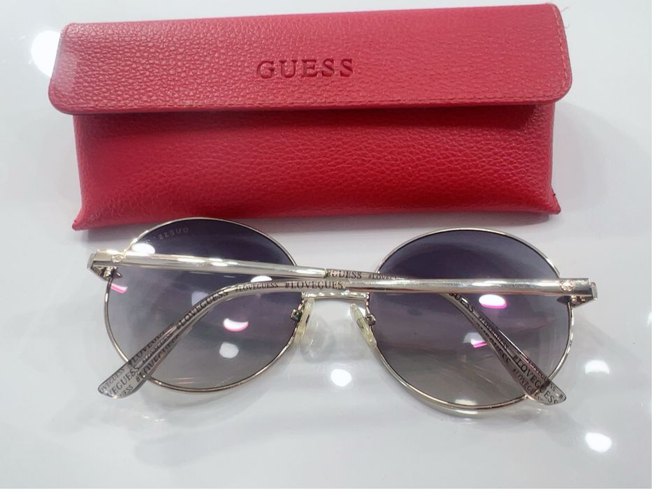 Оригинални слънчеви очила Guess с калъф