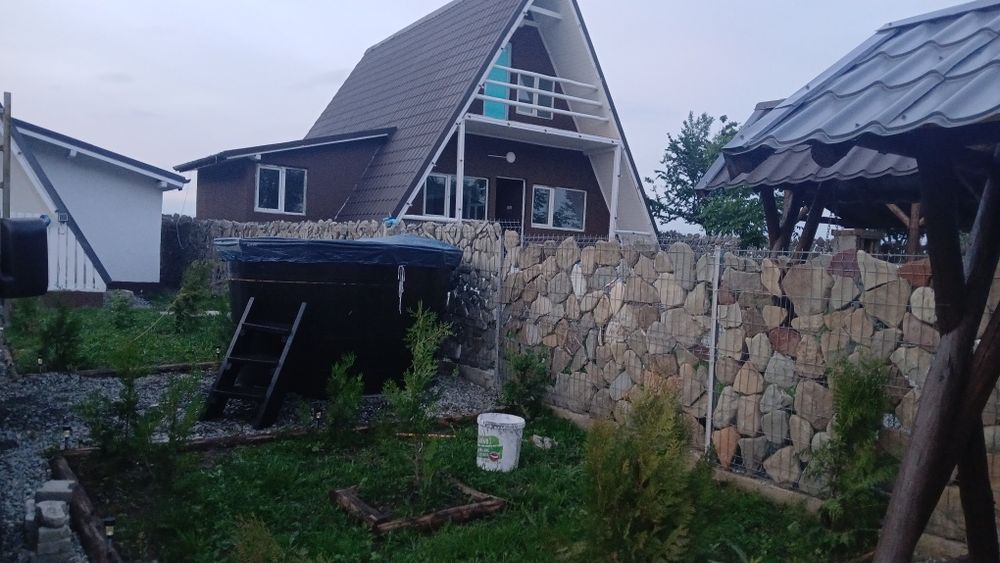 închiriez cabană într-o zonă superbă în rezervația muntele verde deasupra stațiunii slanic prahova