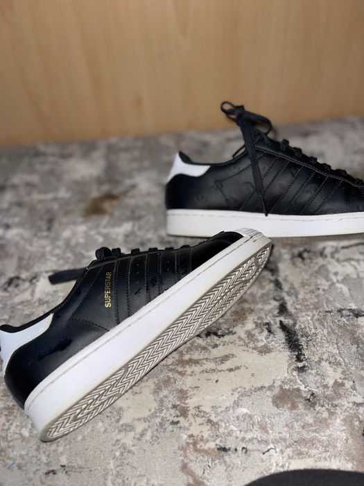 Adidasi superstar noi
