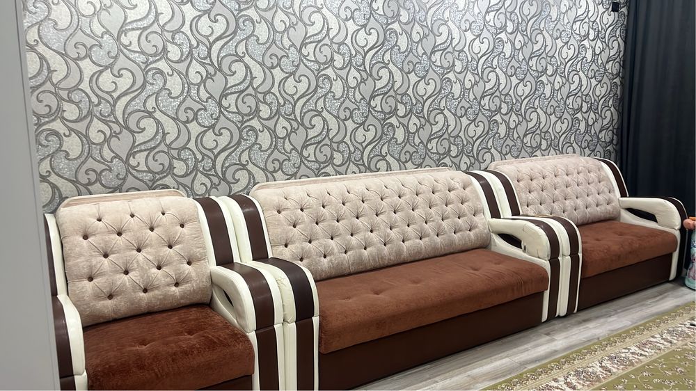 Продам 2 дивана и кресло