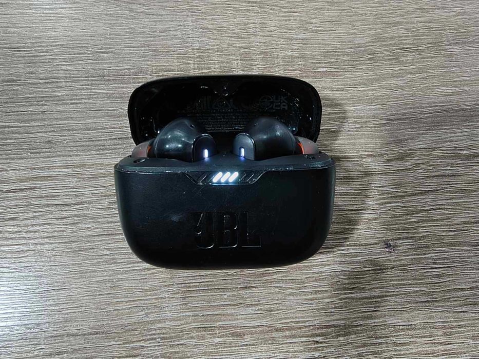 Слушалки in-ear JBL Tune 235NC