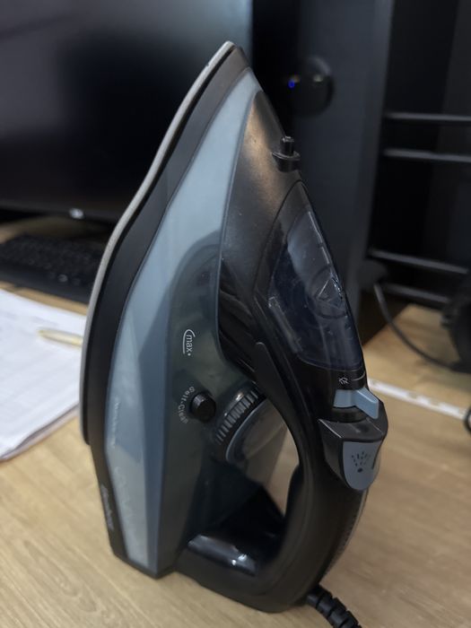 Утюг марки Elenberg в отличном состоянии