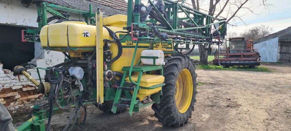 MET erbicidator John Deere 624 tractat 2400litri