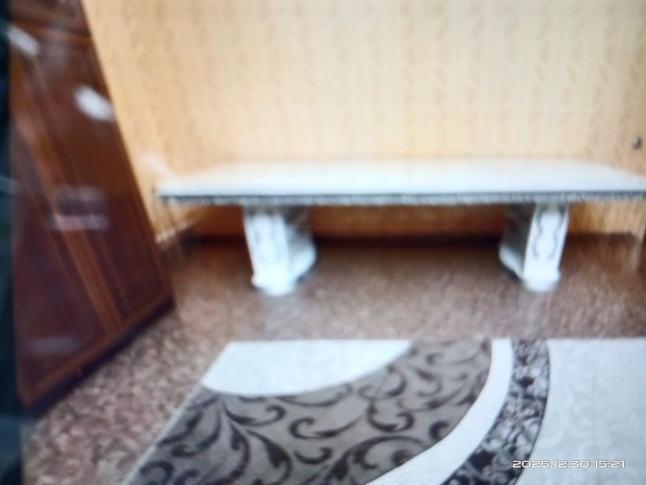 Продается стол из массива дерева