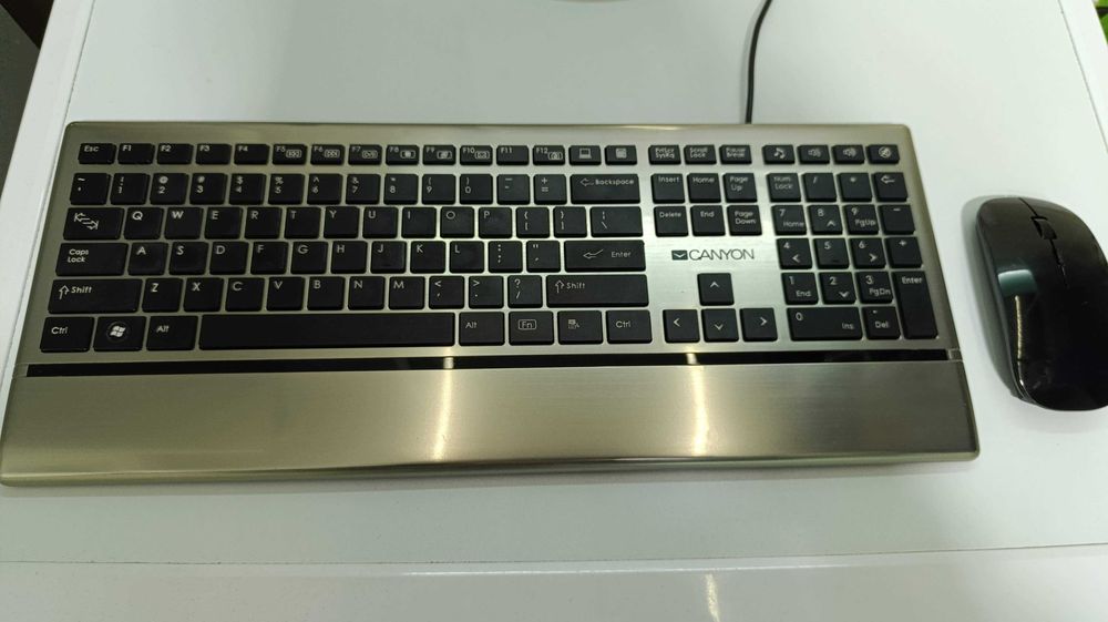 Vând tastatura CANYON cu mouse
