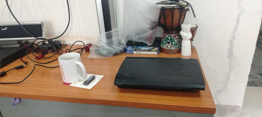 Продам PS 3 super slim.